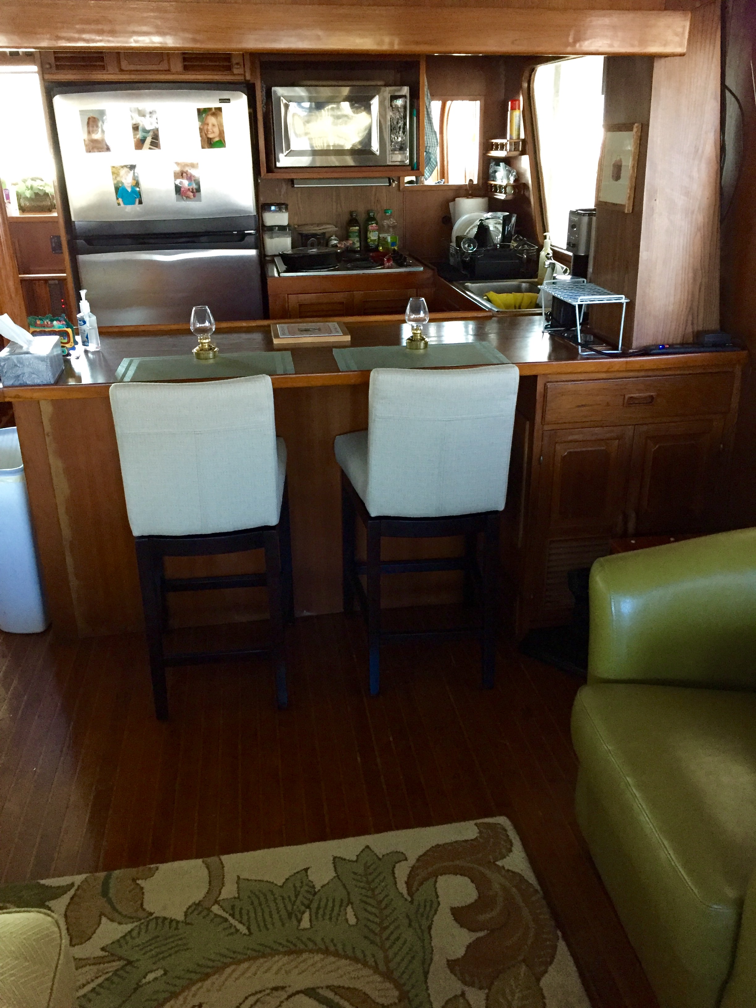 The compact galley keeps everything within easy reach.